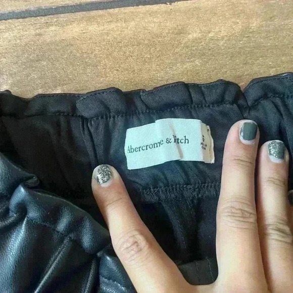 Abercrombie & fitch faux leather joggers XSMALL - Picture 4 of 5